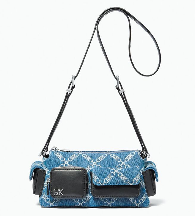 MICHAEL KORS DAKOTA丹寧小型肩背提包，1万2300元。（MICHAEL KORS提供）