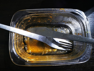 油腻「薄塑胶盒」直接丢垃圾桶？做错喷6000元