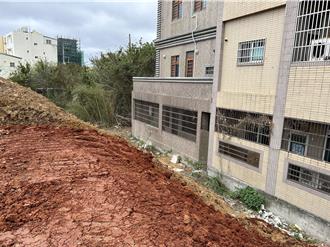 竹縣湖口空地驚見4公尺高廢土堆 居民憂大雨恐釀土埋危機