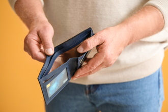 別把錢沖進馬桶！專家揭日常「漏財」5惡習