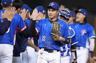 WBCQ》宋晟睿「只花15秒跑回本壘！」球迷道歉狂讚：外野小跑車