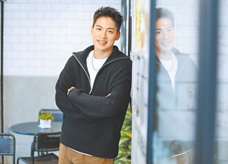 许孟哲有3宝享受露营趣