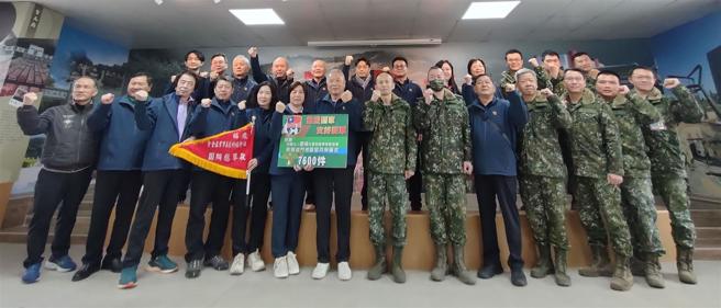  庆福社会福利慈善事业基金会慰访金防部，感谢官兵守护家园辛劳。（军友社提供）