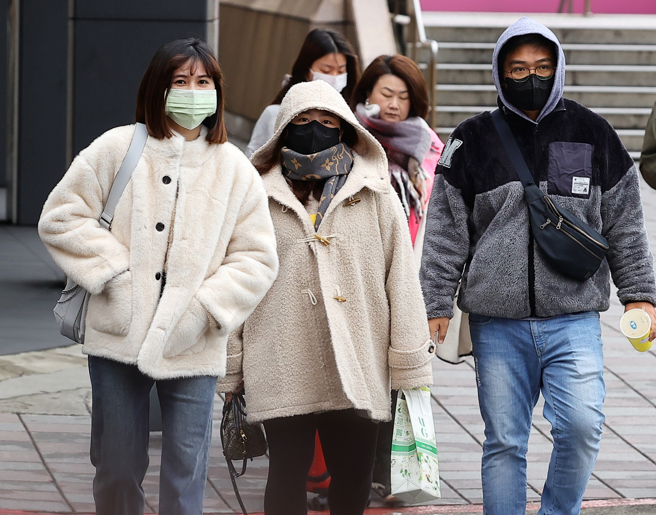 明天冷空气再增强，明晚至下周二清晨低温下探7度。（本报资料照片）