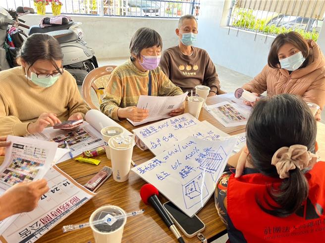 区域型都更工作站讨论实况。（高市都发局提供／林雅惠高雄传真）