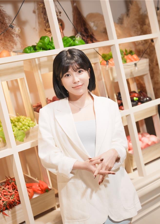 壯壯去年加入韓國水原足球隊，成為首位擁有棒藍足三棲的應援身分。（汗土娛樂提供）