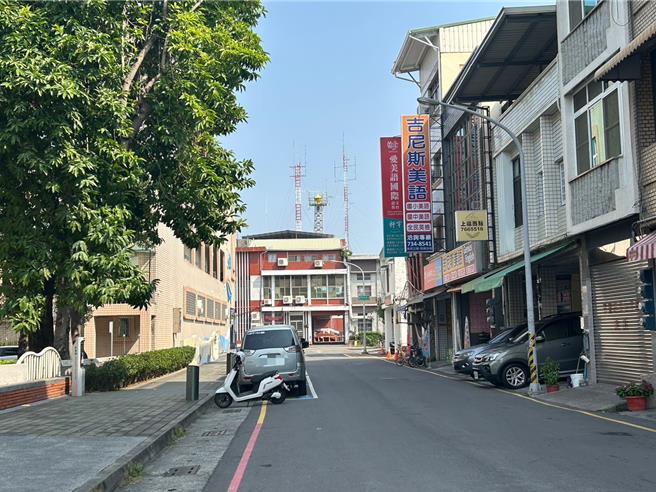 屏东市公所正着手办理「屏东市中正国小校园周边通学步道结合交通寧静区环境改善工程」设计规画，但有逾9成居民连署反对。（谢佳潾摄）