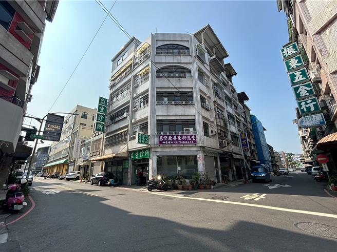 屏东市公所正着手办理「屏东市中正国小校园周边通学步道结合交通寧静区环境改善工程」设计规画，但有逾9成居民连署反对。（谢佳潾摄）