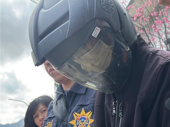 33歲吳姓丈夫涉與30歲陳姓代課女教師虐待2歲兒子，被裁定羈押禁見；吳男則被起底曾騷擾妻子前同事，還假稱自己是立委服務處主任。（柯毓庭攝）