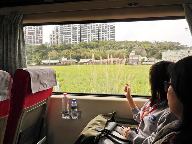 台铁公司推动地方创生，规画邮轮式列车带领乘客到地方深度旅游。（台铁公司提供／蔡明亘台北传真）