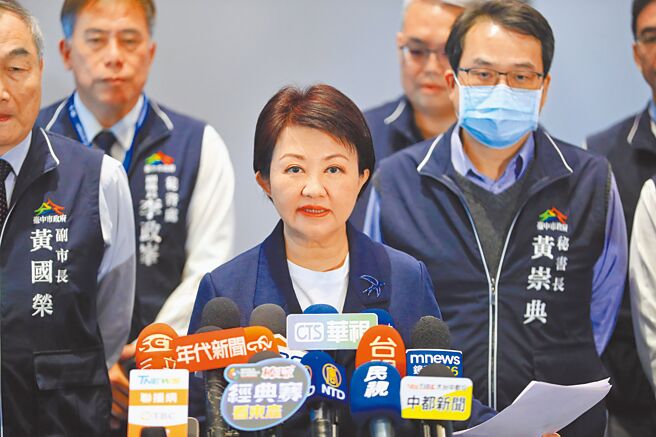 台中市長盧秀燕（中）21日表示，將於24日出訪日本，會拜會東京都、名古屋市政府以及取經大巨蛋。（陳淑娥攝）