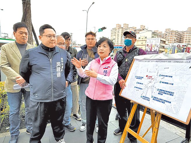 立委楊瓊瓔（前排右）21日邀集相關單位會勘台中市大雅區台一乙線「五路交會」現場。（立委楊瓊瓔服務處提供／寶智華台中傳真）