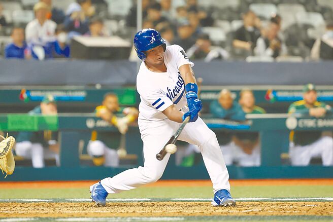 經典賽資格賽A組賽事，尼加拉瓜李維拉擊出再見安打。（杜宜諳攝）