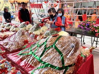 獨家》旗山福德祠乞龜擲筊迎財神 66斤龜王等你抱回家