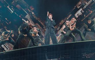 林憶蓮首登360度旋轉舞臺 58歲唱跳實力曝光