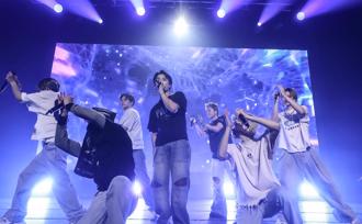 BALLISTIK BOYZ翻唱周杰伦中文歌 结尾师兄AKIRA登台助阵