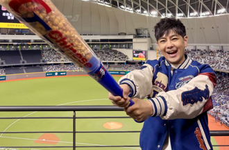 WBCQ》林志穎現蹤大巨蛋喊「隊長加油」！攜長腿辣妻嗨登大螢幕