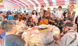 員林寒士宴 250位街友圍爐 文心青年商會送暖低收入戶