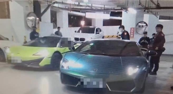 屏东县立民生立体停车场22日深夜聚集40余辆车，猛催油门制造噪音，吵得民眾报警处理。（警方提供／谢佳潾屏东传真）