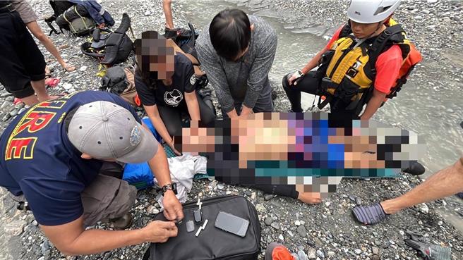 海巡署偵防分署花蓮查緝隊30歲余姓男科員，昨天與友人到花蓮縣萬榮鄉萬里溪野溪泡溫泉途中，突然腿軟倒地不起，經送醫急救不治。（警方提供／羅亦晽花蓮傳真）