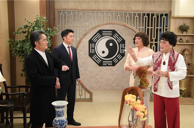 江国宾饰演反派，剧中惨遭太阴娘娘修理。（三立提供）