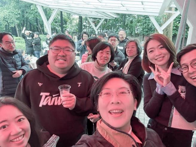 民進黨三位發言人與黨團工作人員也一同參加。（摘自林岱樺臉書）