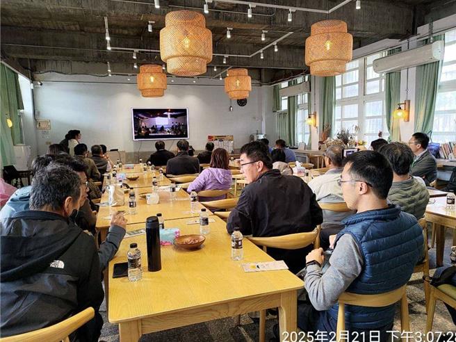 口湖国小青蚶分班转型为银髮乐活园区，日前台南市府教育局前来取经。（云林县府提供）