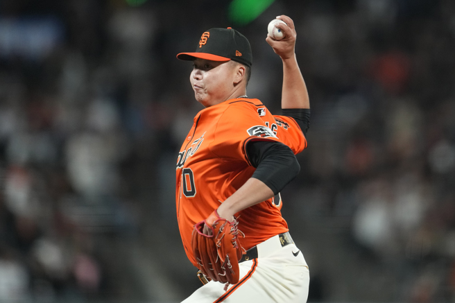 邓恺威压制游骑兵中心打线。（图／美联社）