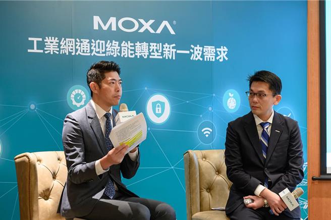 Moxa 泛亚暨台湾区总经理林世伟(左)、泓德能源研发长蔡知达（右）针对绿能转型与电网升级的挑战，以及台湾厂商在国际能源市场的破圈关键进行对谈。（图／MOXA提供）