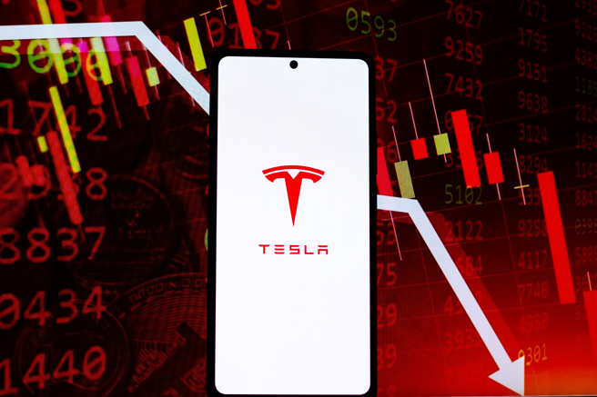 特斯拉大股东悲观预测今年股价恐腰斩。（示意图：shutterstock/达志）