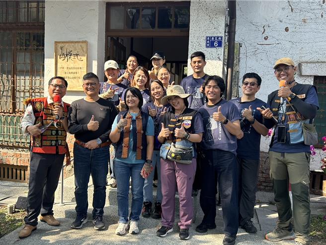 屏东原百货经营不易，今年1月底仅剩1店家，但主打登山健走课程及装备的「山模式」23日逆势插旗进驻，县政府期许能带进更多人潮。（谢佳潾摄）