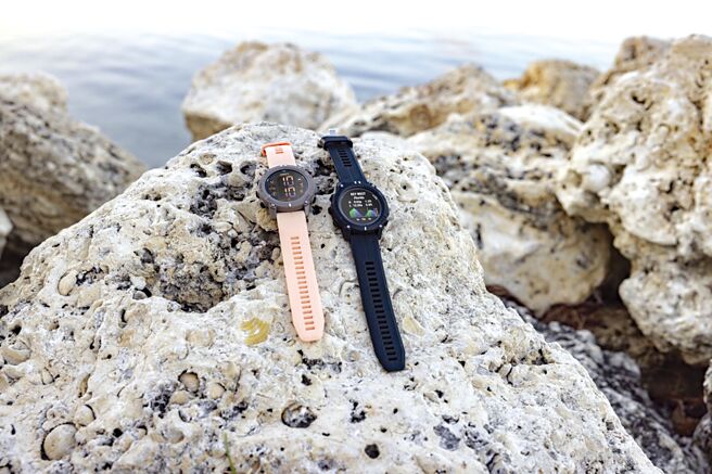 水陆双栖×环境永续，Garmin推全新首款全彩海废潜水电脑表Descent G2。图／业者提供