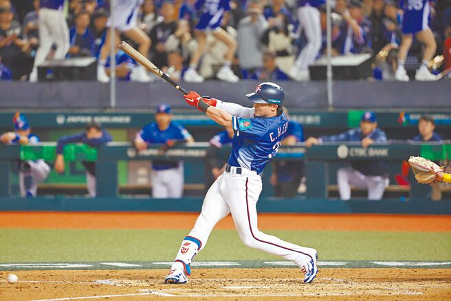 中华队陈杰宪受访时表示，团队还在适应大联盟规则的投球时钟和投球时间限制。（杜宜谙摄）