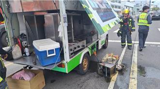 行動餐車突竄出火苗 路人見義勇為協助滅火