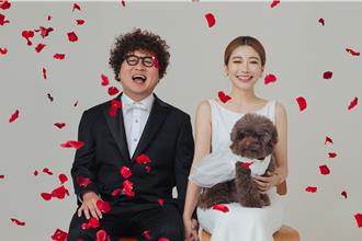 納豆、依依婚紗照甜蜜曝光！13歲愛犬認證「新郎是對的人」