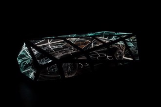 令人驚歎的現代光雕致敬Aston Martin Vanquish