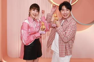 《姊妹亮起來》開工收平安葫蘆！嚴立婷對準梁赫群喊「可以收妖」