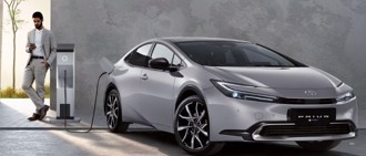 TOYOTA PRIUS PHEV璀璨亮相，智慧进化再升级！