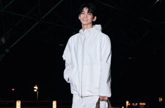 米兰时装周》机场时尚战登场！林柏宏、李政宰同走运动休閒风 肖战、JIN一低调一张扬