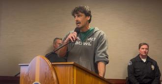 美式足球明星克魯威繼續對抗川普 「這是我的社會責任」