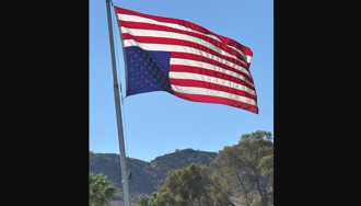 抗议裁员 优胜美地国家公园倒挂美国国旗 