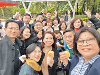 营造和谐 林岱桦现身烤肉趴