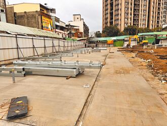 忠貞臨時市場 攤位供不應求