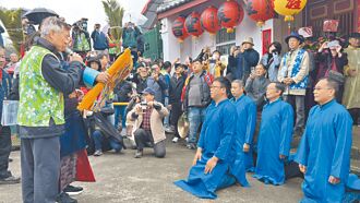 苗栗腾清公祠 重现百年颁圣旨仪式