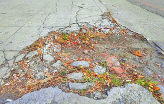 中市人行道國賠增多 議員炮轟