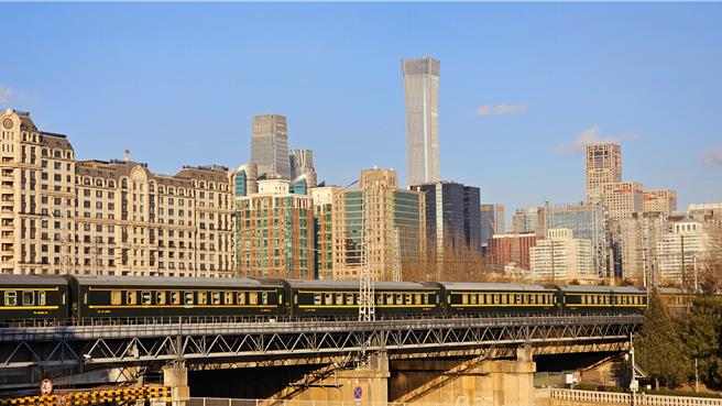 2024年京津冀地区PM2.5平均浓度同比下降3.4％，高于大陆全国平均水平，重污染天数仅有2天，「北京蓝」渐成常态。（蓝孝威摄）