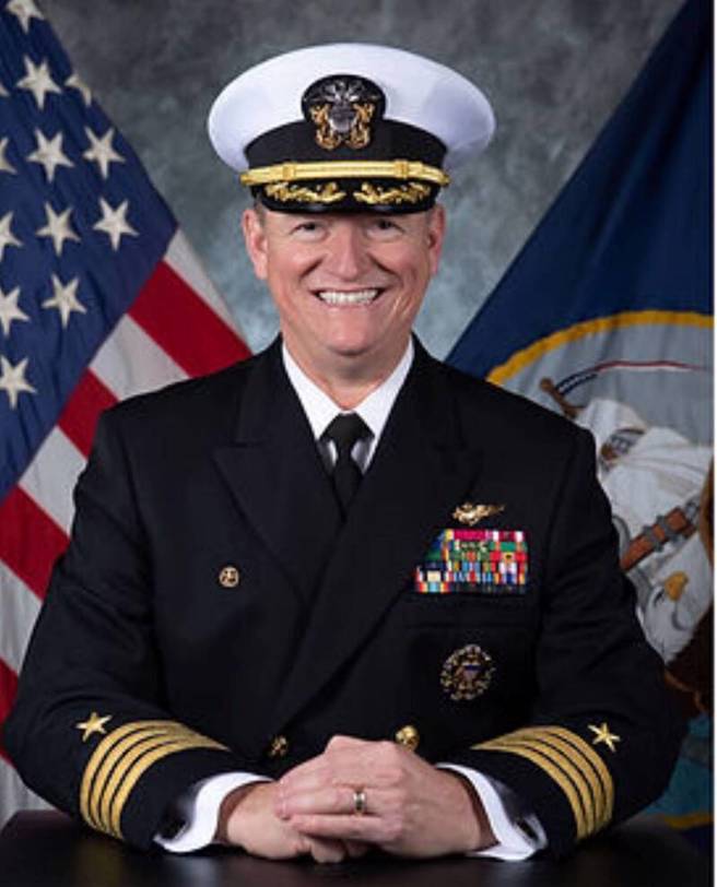 杜鲁门号航舰舰长史诺登上校遭拔官。（取自美国海军网站）