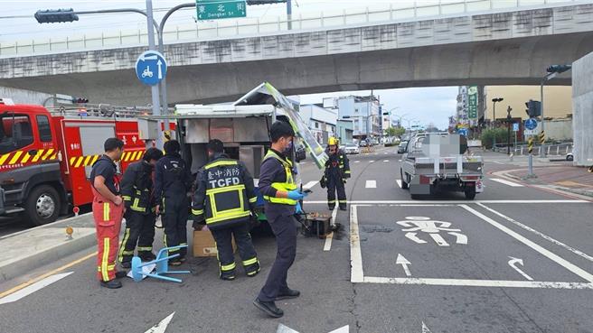 消人员到场救援。（民眾提供／李京升台中传真）