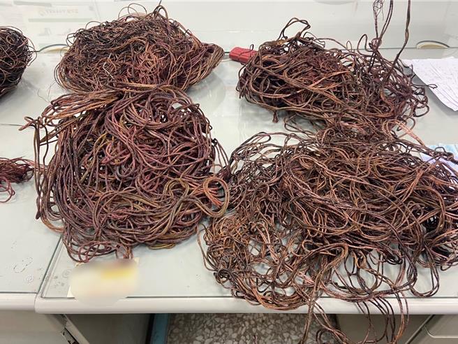 花蓮1名41歲曾姓慣竊出獄不到半年，2月初起至22日止在新城、吉安和花蓮等處犯下11起竊盜案，警方22日在吉安逮到人後，將他所涉及的相關案件一併移送偵辦。（吉安警分局提供／羅亦晽花蓮傳真）