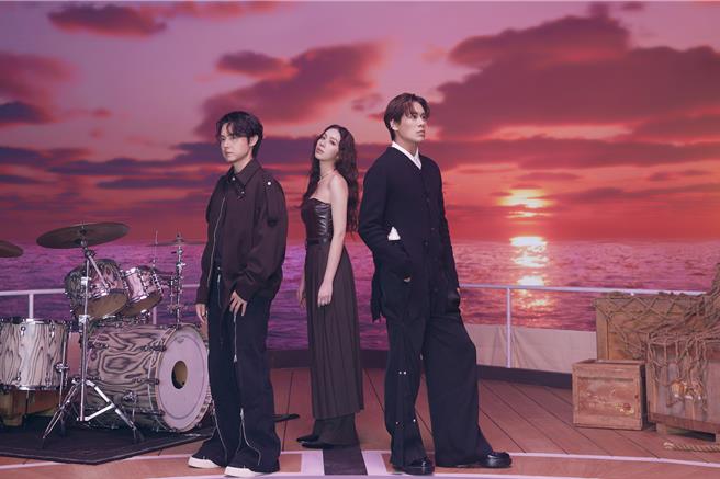 告五人为电影《夜校女生》打造主题曲〈没有人会为了我改变〉。（相信音乐提供）